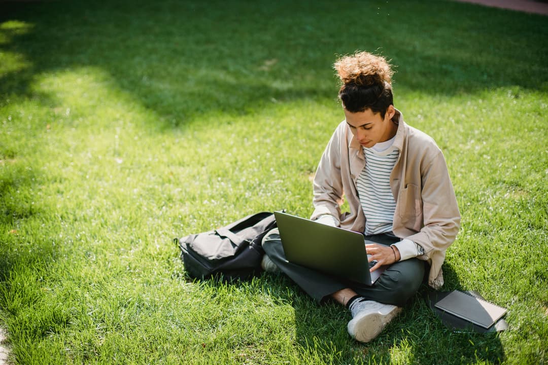 Cum a ajuns un curs online la 10.000 de participanți în România
